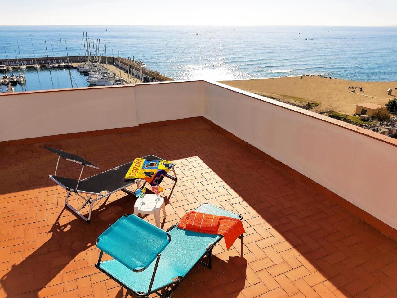 Marina Port & Beach-Apartment Masnou Bagian luar foto